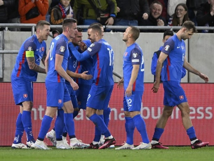 ONBET2's tweet photo. Dự đoán và soi kèo chi tiết trận Iceland vs Slovakia lúc 1h45 ngày 18/6 - Vòng 3 Euro 2024
https://t.co/ysMa0rJrL7
ĐĂNG KÝ NHẬN 130K MIỄN PHÍ
 #xổsố   #trựctiếp  #tròchơi  #báncá  #thểthao  #gamebài    #BóngDá #WorldCup #ManchesterUnited   #Mu88 https://t.co/9QCsoqipYN