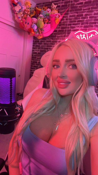 live on twitch!  https://t.co/66XPWUGJN5 https://t.co/su18k3IPm2