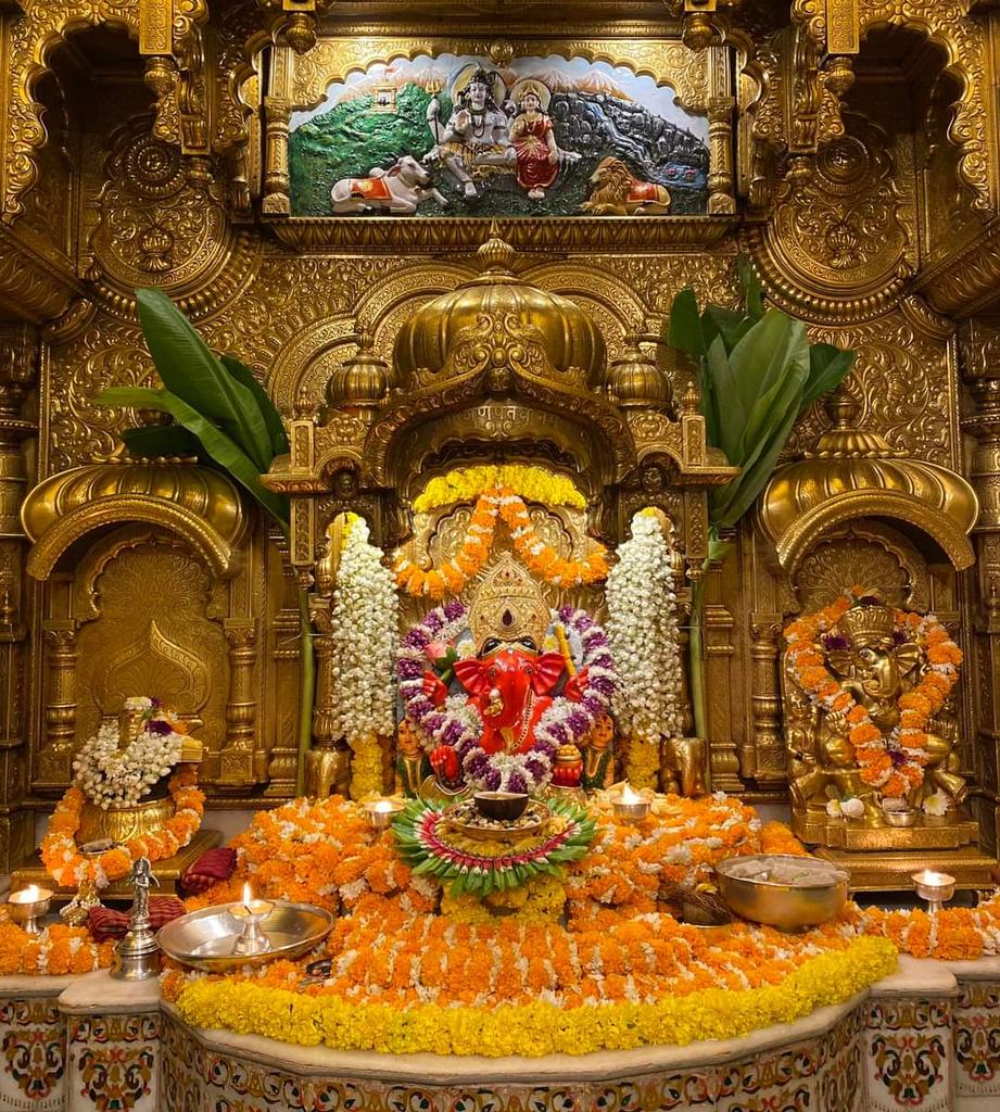 banke_shri's tweet photo. जय श्री सिद्धिविनायक 💛 🙏 https://t.co/HzLvqxu1G5