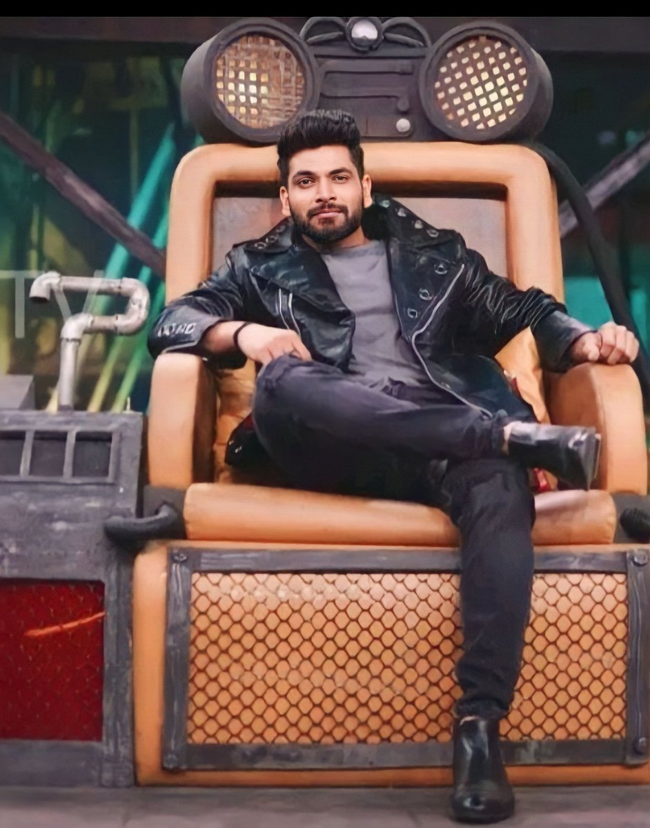 Shiv Thakare From Contestant To Guest Judge Of The Show Rodies. He Worked Hard To Reach This Postion And Wants To Reach More Hights .

He Always Was Thankful Towards Family And Fans. And Make Them Proud For Sure.

SHIV THAKARE GRACING ROADIES

#ShivThakare #ShivThakareInRoadies