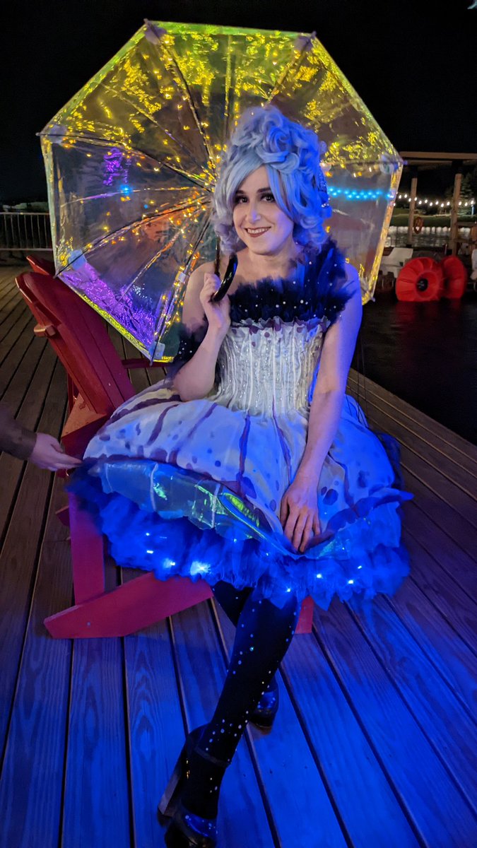 battlefrocks's tweet image. Photos of friends and Yeticon glow parade shenanigans