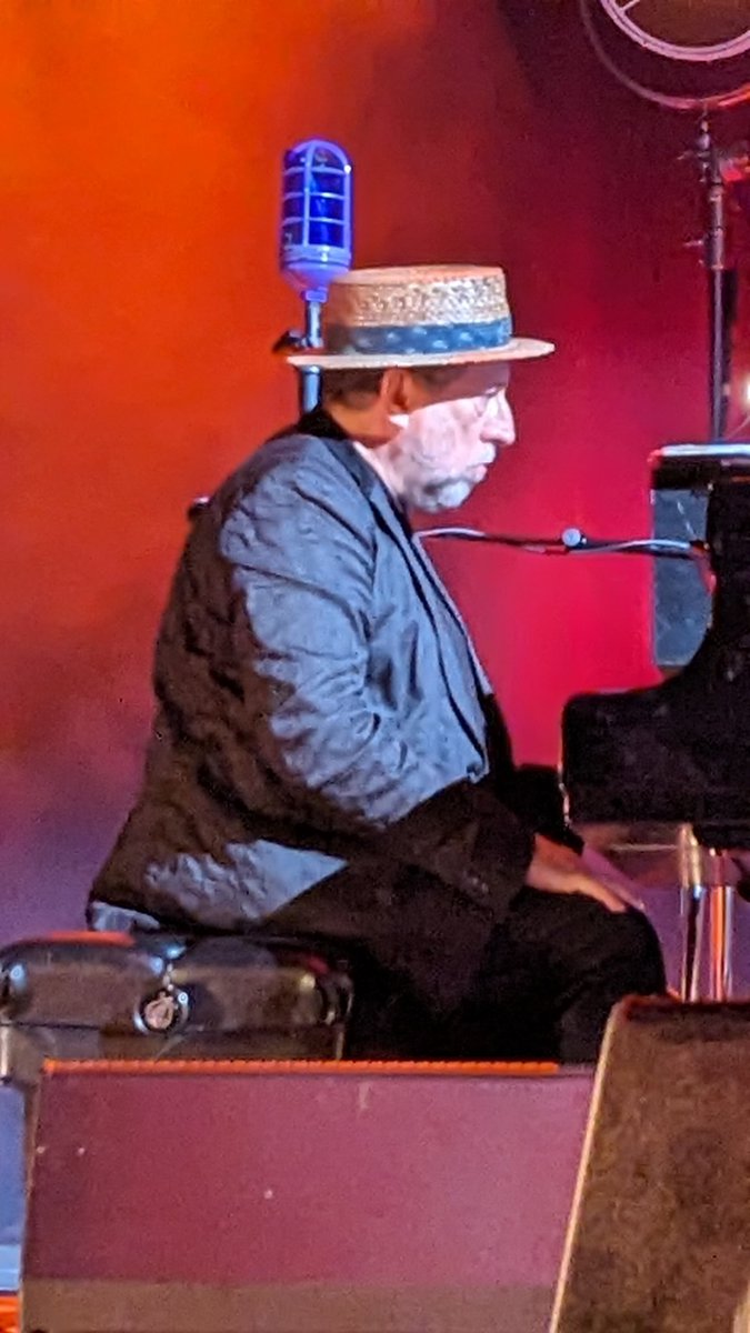tkoegel's tweet photo. @elvis_wiki Steve Nieve at the Greek. https://t.co/R5Kra907ld