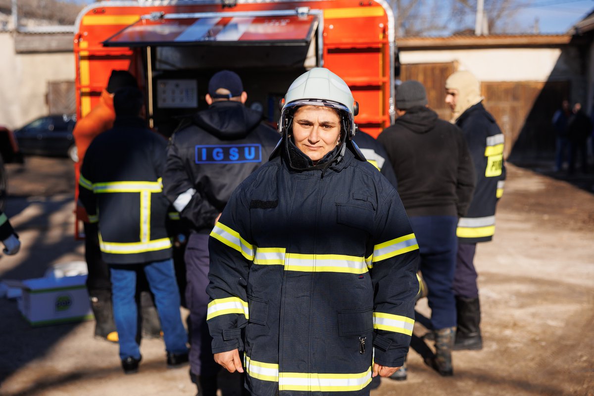 UNDPMoldova's tweet photo. 🚒#Moldova is more and more exposed to #desertification&amp; #droughts, because of #ClimateChange. UNDP &amp; @AustrianDev have supported rural communities in 5 districts to build water storage basins for irrigation &amp; train >170 volunteer firefighters. #WDCDD https://t.co/K4TiI7EvK6
