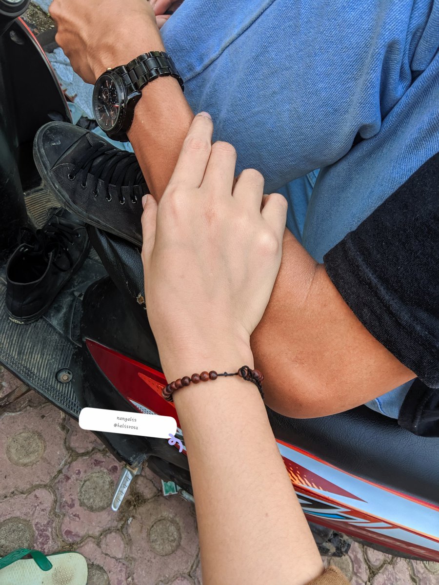 Please dari kemarin setiap kemna ketemu siapa aja , gk ditempat kerja atau dmna pasti pd nanya aku pake Bodycare apa padahal aku jg ini masih proses loh kya msh berusaha untuk lebih hehe 
POV ketika aku sm doi 🤭
Gimana?? Kalian mau aku spill jg gk Bodycare apa yg aku pake skrg