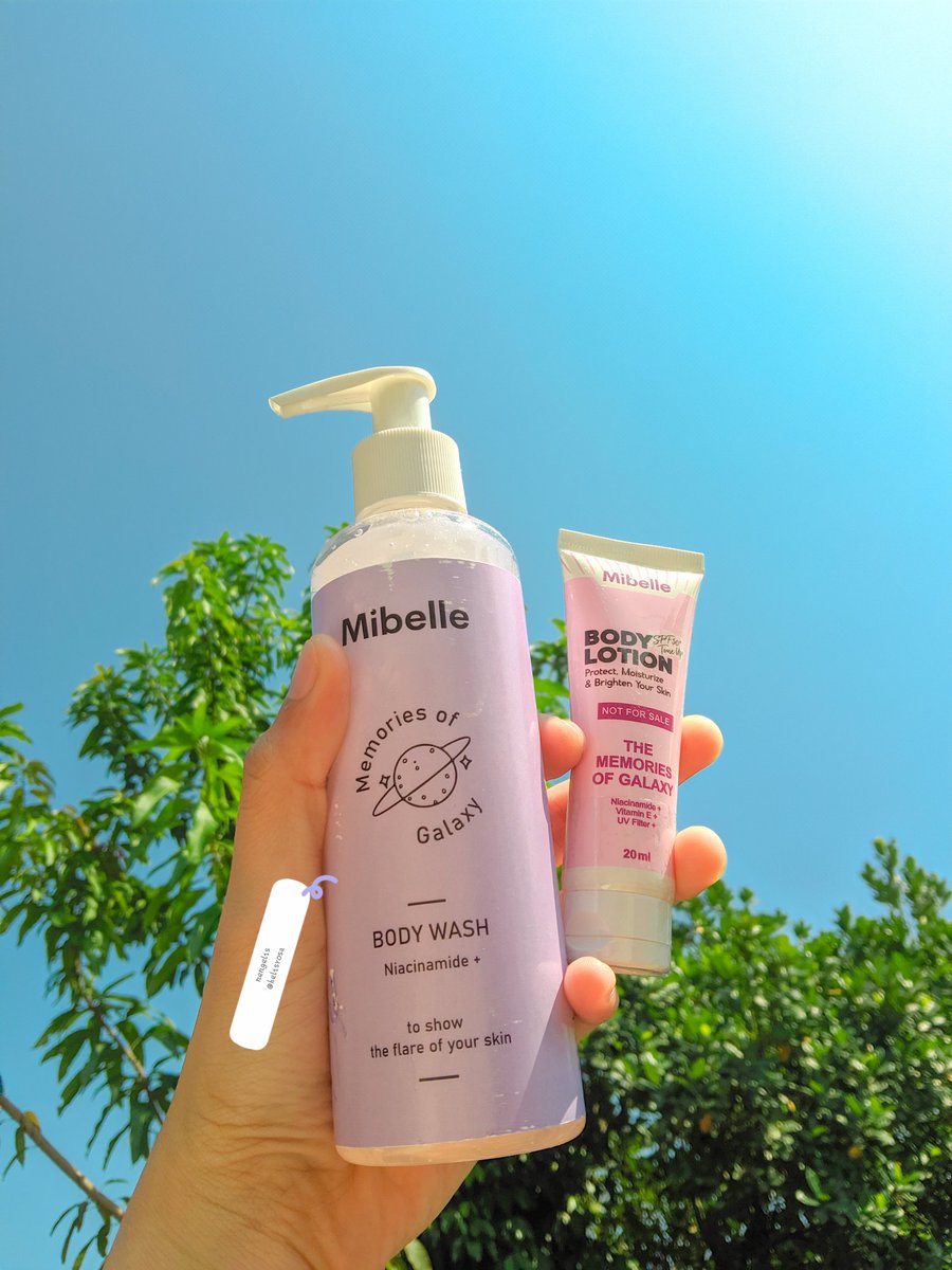 Abis lebaran kemarin kulit aku sempet kusam lagi dan aku kek nyari referensi lagi buat pake apa ya, nah setelah 2 Minggu ini aku mau spill karena banyak yg nanya ko makin putih katanyaa , tp emang sebagus itu hasilnya🥹
Jd aku pake Body wash sama Body lotion dari <a href="/mirellemibelle/">Mirelle Beauty</a>