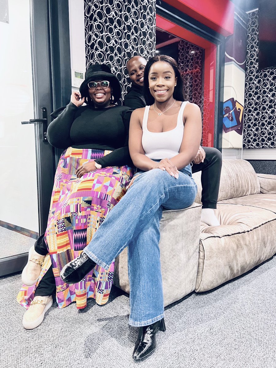 Spent my afternoon <a href="/gagasifm/">Gagasi FM</a> with @theeluyanda and <a href="/HeazySA/">Heazy the Radio Guy😏</a> chatting about my journey to becoming a media entrepreneur and my surprise announcement. Listen to my interview here echocast.fabrik.fm/N79JR7prp7Pxnx