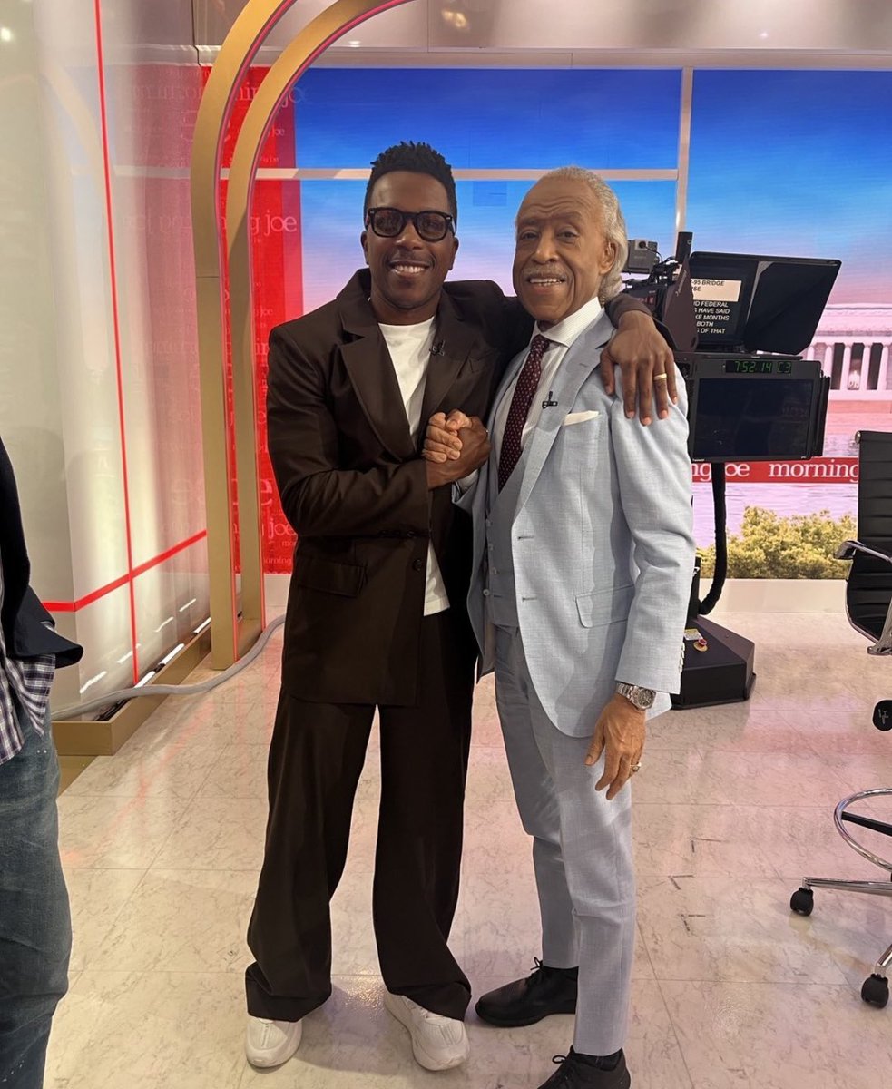 RT @TheRevAl: Broadway star Leslie Odom Jr. and I on the set at 30 Rock. https://t.co/1IZm3xxCPv