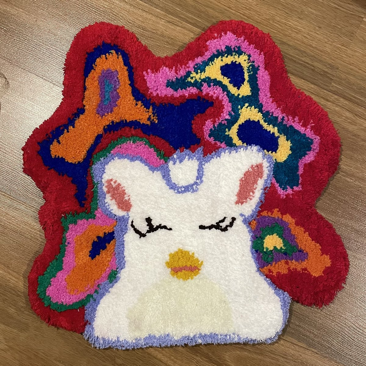 タフティングでファービーのラグを作ってみました❣️
タイトルは「異空間にいるファービー」です✨
「あ！ぼくだー！」って喜んでくれました☺️
#ファービー
#ファービー2
#タフティング
#furby
#tufting