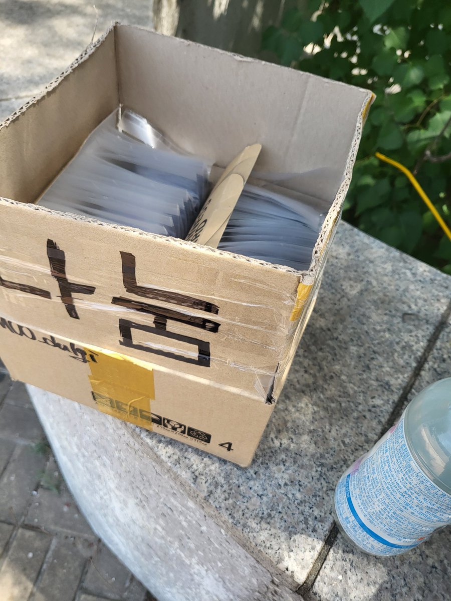moo_dulgi_nanum's tweet photo. 오늘 착장입니다! 위치는 물품보관소와 공무 특전 부스 근처 위주에 있을 예정입니다! https://t.co/cx2DPlTryy
