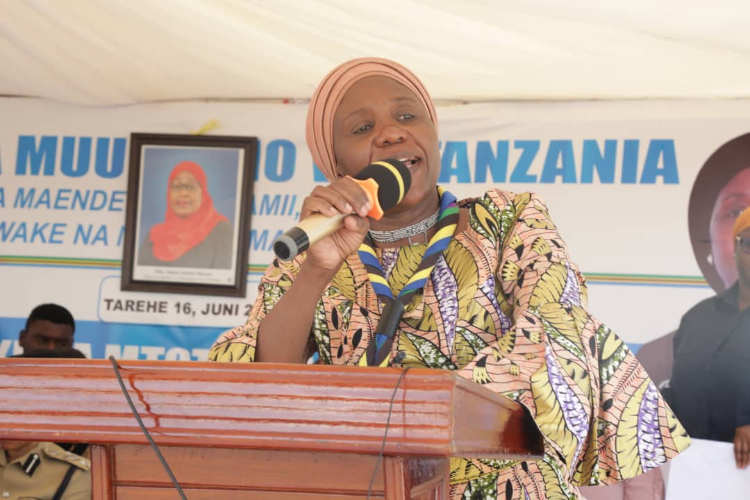 maendeleoyajami's tweet photo. Waziri wa @maendeleoyajami Mhe. @Dr_DGwajima  amesema utafiti uliofanywa na Wizara  pamoja na @UNICEFTanzania mwaka 2022 ulibainisha 67% ya watoto wenye umri kati ya miaka 12 hadi 17 wanatumia simu, asilimia 4 kati yao wamefanyiwa ukatili. https://t.co/qgYv8mm0vR