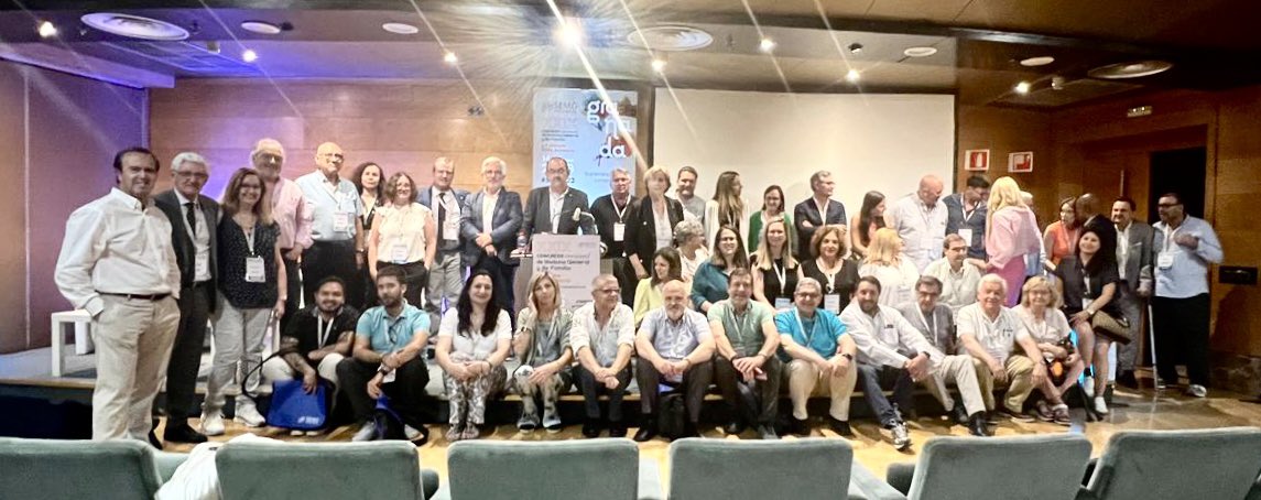 Renovamos con ilusion y entusiasmo el organo ejecutivo de <a href="/SEMG_ES/">SEMG 🩺 #OrgullososDeEstarALaCabecera👩‍⚕️👨‍⚕️</a>, con el apoyo de grupos de trabajo y sociedades autonomica. Un lujazo de equipo!!!! ❤️ #OrgullososdeesraealaCabecera Gracias a todos por vuestra energia y apoyo 🥰