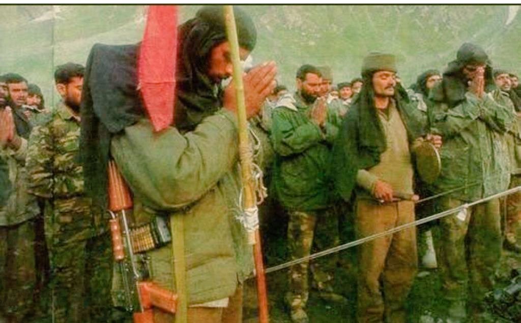 major_madhan's tweet image. 1 platoon of 2 Rajputana Rifles offering their prayers on 12th June 1999 before launching their final assault on #Tololing in #Kargil . It was led by 
Capt Vijayant Tapar , Veer Chakra ( P ). On the 13th morning only 2 of these men survived. They hoisted 🇮🇳
FREEDOM IS NOT FREE