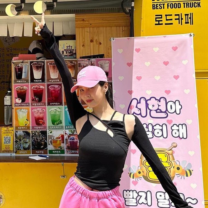 s🍻 on Twitter "hot pink hot girl 💓"