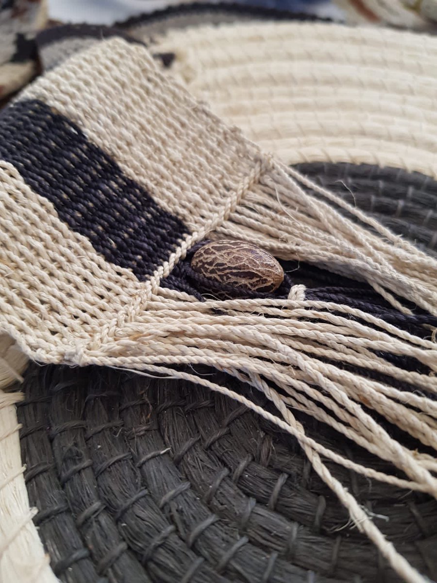 granchaconft's tweet photo. Cada artesanía de las comunidades en el Chaco Boliviano es una pieza de arte, la historia, el origen, la tradición y la sostenibilidad de cada comunidad es representada en el arte de las manos que las crean día a día.
#Jointheimpact #GranChacoImpactNFT #somosnanum https://t.co/nkMnym0ICZ