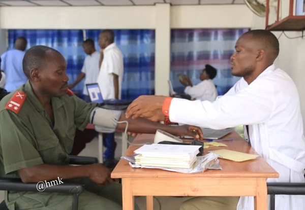 HMKamenge's tweet photo. Le #Directeur Chargé des #Soins à l'@HMKamenge , Lt-Col Dr Dieudonné #Karorero a remercié l'#ADUS d'avoir choisi l'@HMKamenge pour y organiser une telle activité si importante pour la #santé. https://t.co/CmN8rhttqx