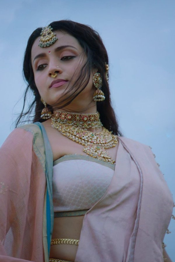 FyzTD5BaYAcZh0s?format=jpg&name=900x900