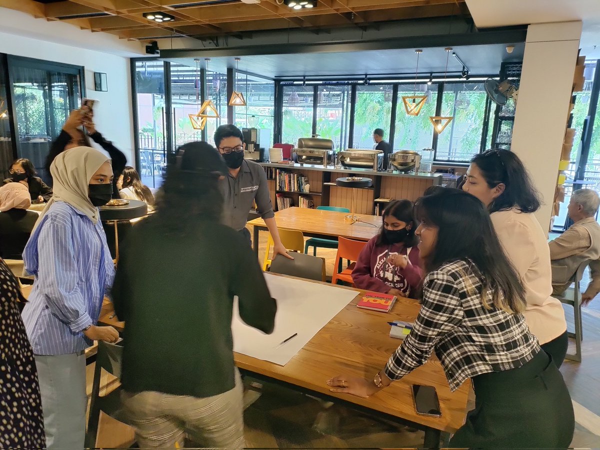 asapasia's tweet photo. Breaking into groups to discuss what Sexual and Reproductive Health and Rights should actually entail and what are the gaps that we need to bridge ?
@RRAAMalaysia
#ASAPYAI2023
#abortionrights #reprorights #SRHR https://t.co/VlYLFFuwZy