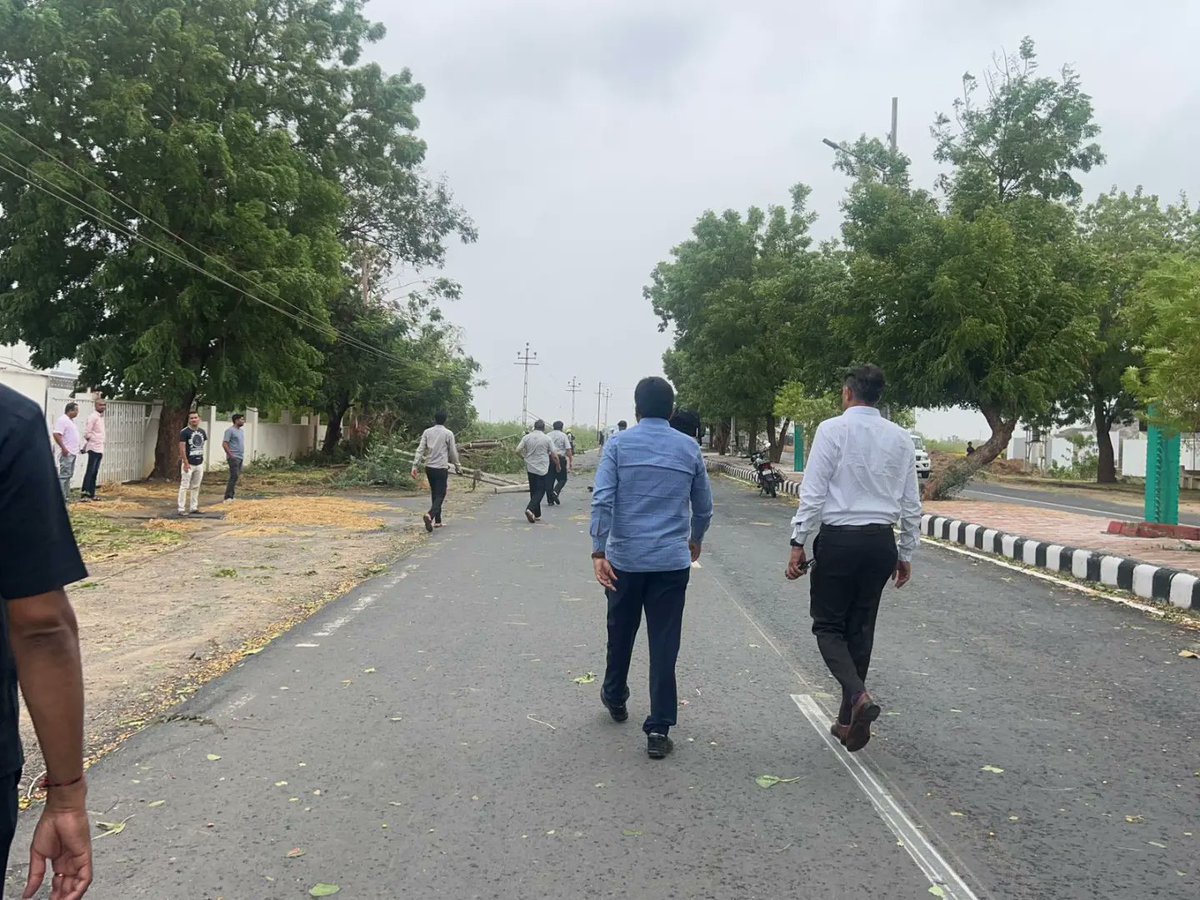 Field visit for Electricity Restoration work with PGVCL staff.

#CycloneBiporjoy #CycloneBiparjoyUpdate