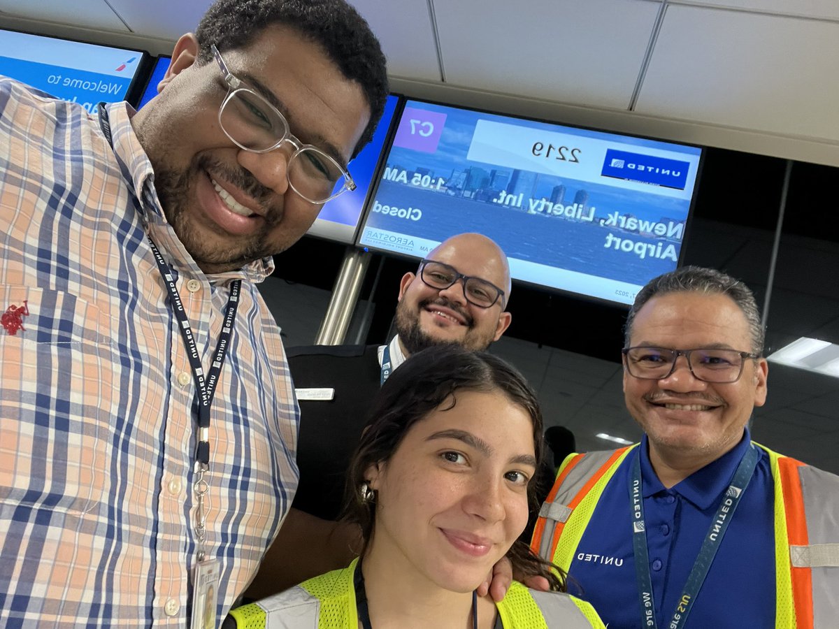XSandozUAL's tweet photo. Late EWR Redeye Turn? No problem! Our SJU CS Team is #UAReady proving that GOOD LEADS THE WAY! #turn #quickturns #CST @DJKinzelman @MannyPrieto3 @secappanera @OJCordova1028 @M_SJUUA @Evecotto https://t.co/iikDW6qobd