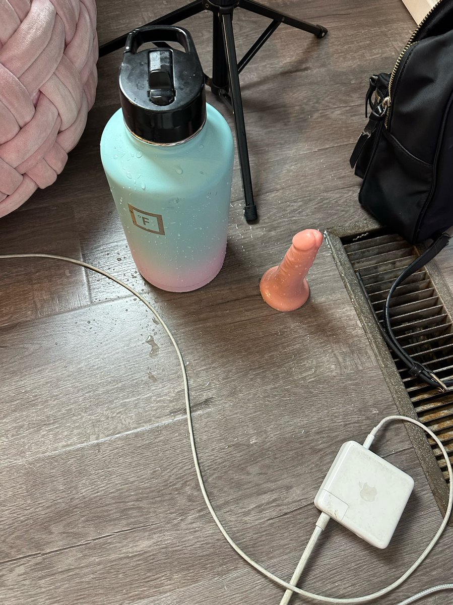 Adelia on Twitter: "Squirted like CRAZY ON MY LIVE OMG http://itsdeelz"