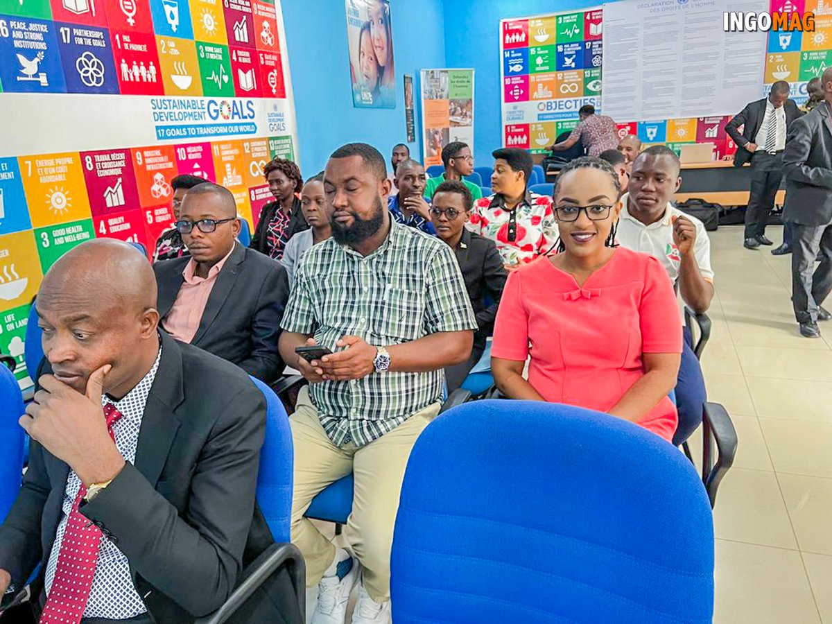 Jeansacha's tweet photo. Centre d´Information des #UN : C'était un grand plaisir de discuter de la #désinformation #FakeNews avec les leaders des #médias, les #artistes et #activistes des réseaux sociaux, les #journalistes et les professionnels de la communication des hautes institutions du #Burundi. https://t.co/RDb9kwXeLB