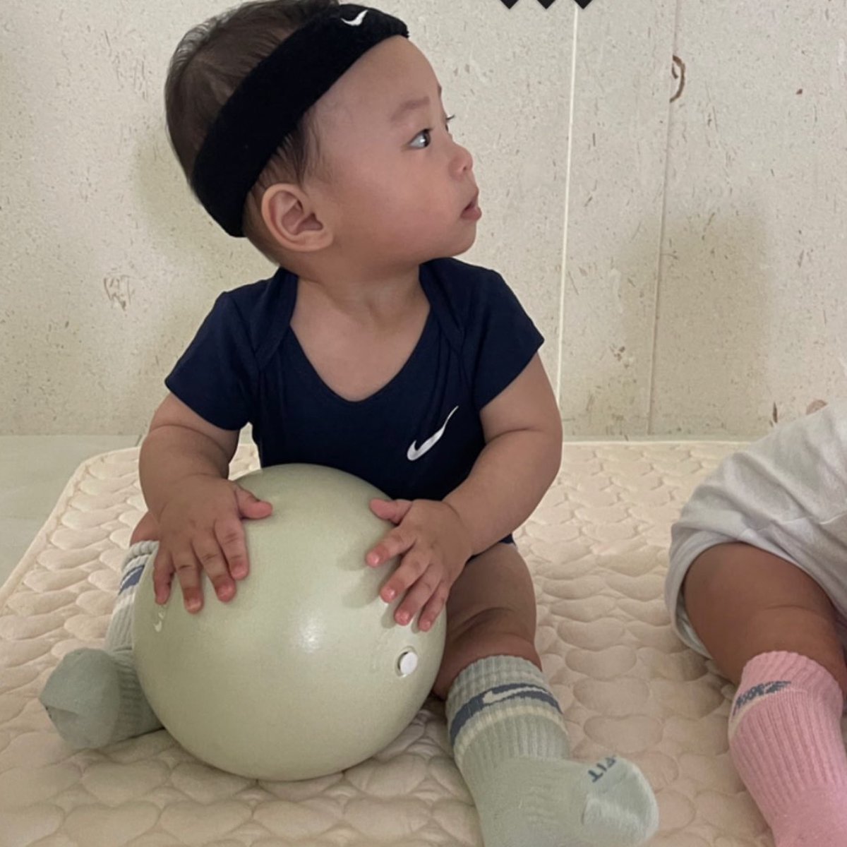 chamijo__'s tweet photo. Whole family decided to join eomma at the gym today. https://t.co/ebC4ThiAJS