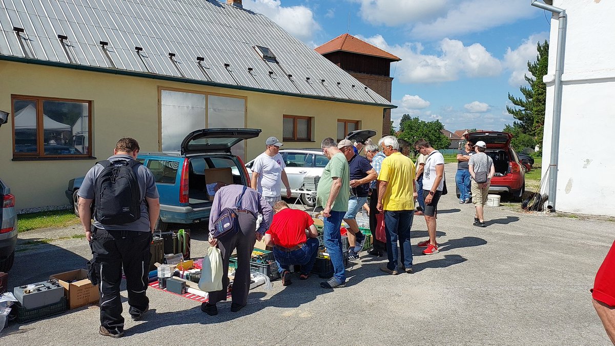 OM3TFP's tweet photo. HAM a CB stretnutie Rakovice. https://t.co/Xzh7FVWnx5