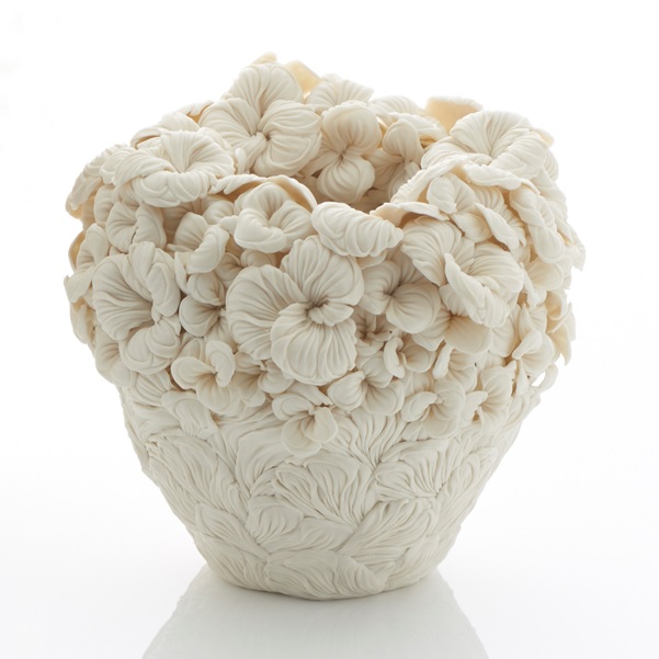 artinsociety's tweet photo. Japanese ceramic artist Hitomi Hosono incorporates the detail of leaves and flowers into her delicate porcelain sculptures https://t.co/D98ZXJH7cW https://t.co/DRyYhnVPMR