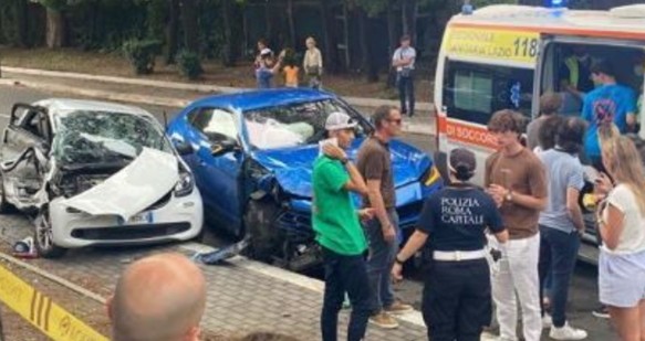 paoloamorico's tweet photo. A chi scrive: 
"...era pure drogato"; "Mi raccomando adesso dite pure cannabis legale e che non uccide". 
Chiedo:  
se fosse stato ubriaco dopo aver bevuto una bottiglia di Gin liberamente acquistabile in un qualsiasi supermercato, cosa sarebbe cambiato?  
#theborderline https://t.co/3nn7aCumdA