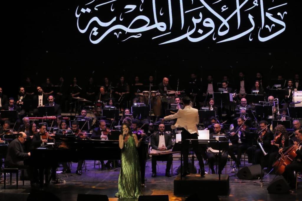 BeirutcomMag's tweet photo. بالصور.. هبة طوجي تخطف قلوب المصريين بأولى حفلاتها في دار الأوبرا المصرية
https://t.co/fpUh8eFfA0
via @BeirutcomMag @hibatawaji #hibatawaji #هبة_طوجي @OussamaRahbani #اسامة_الرحباني @CairoOperaHouse #دار_الأوبرا_المصرية #Cairo_Opera_House https://t.co/Ao8jH0zVvW