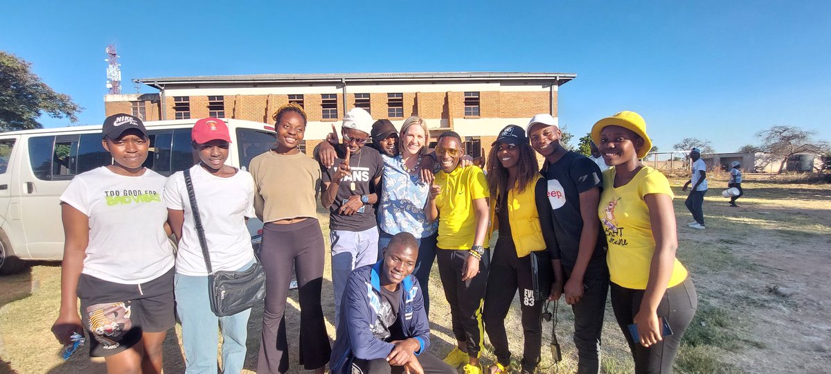 sarahcronje's tweet photo. @RegisNyathi Mercy & crew had us waving our hands in the air like we just don't care π
Fantastic entertainment to engage koBulawayo youth.
Well done @EricgonoJnr and all the Matabeleland Youth Leaders for making politics fun and inspirational π
Let's peacefully #VoteBIG https://t.co/t4Q4orBtLq