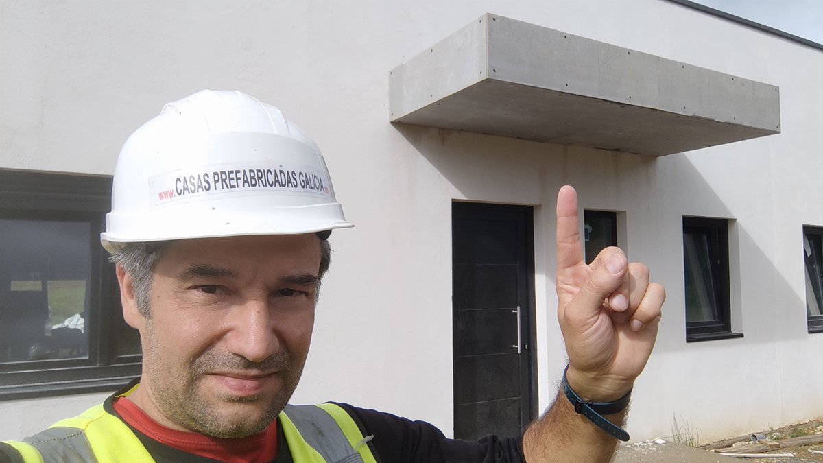 casas_prefa's tweet photo. Colocando o #porche de entrada na #casa da Rúa A Fraga en #Miño A #Coruña  En https://t.co/noOpNBTZv5... Twittéanos @casas_prefa #CasasPrefabricadas https://t.co/T891ISYPLk
