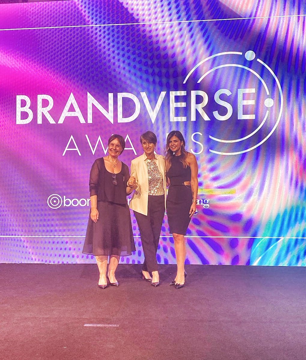 gunesozkan8's tweet photo. @BrandverseA da #PR kategorisinde ödüllerimizi 'yeni başarılara' diyerek sahiplerine teslim ettik. Emeği geçen tüm iletişimcileri kutluyorum. @MarketingTR https://t.co/3VAmkMZPi0