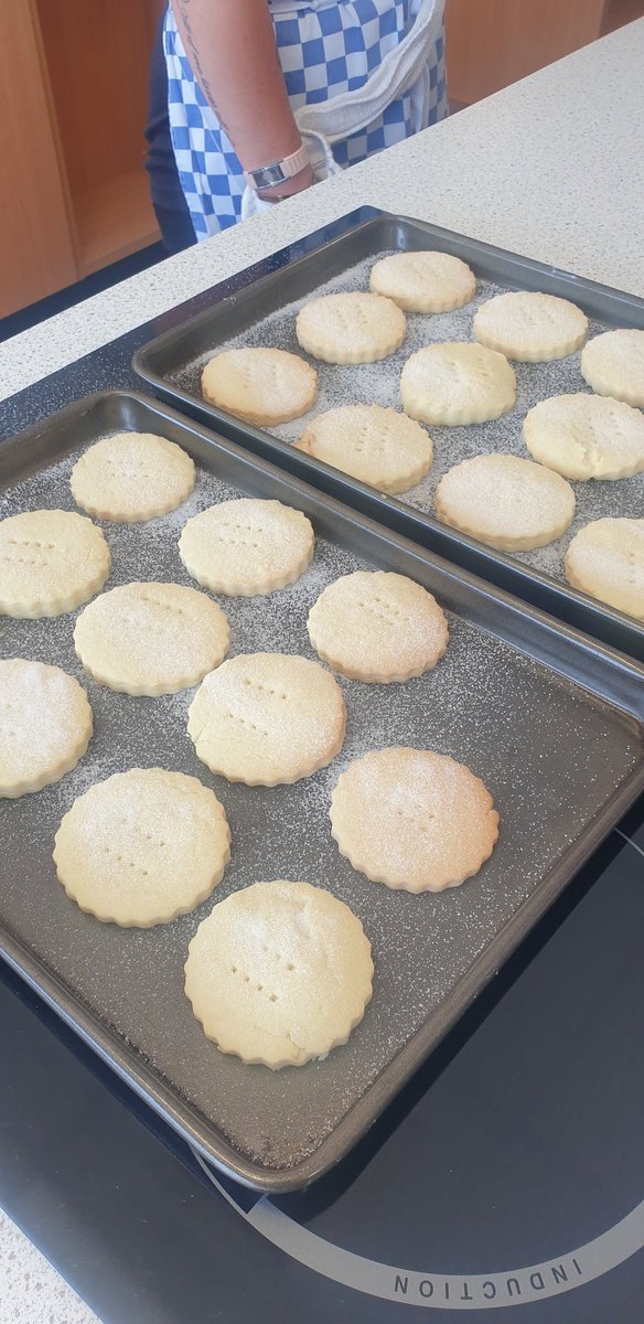 IRA_HomeEc's tweet photo. Adult learners enjoying make yummy shortbread 😍😋👩‍🍳👨‍🍳 Well done! ⭐🙌 @IrvineRoyalAcad https://t.co/EgMXiuk1TS
