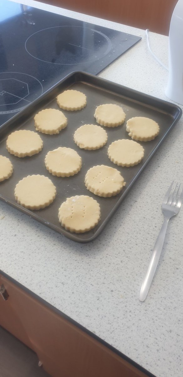 IRA_HomeEc's tweet photo. Adult learners enjoying make yummy shortbread 😍😋👩‍🍳👨‍🍳 Well done! ⭐🙌 @IrvineRoyalAcad https://t.co/EgMXiuk1TS