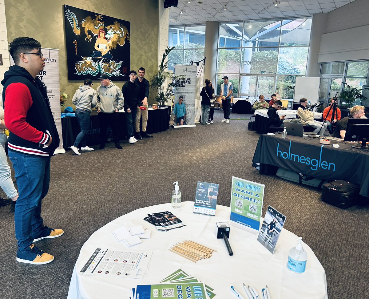 Outstanding <a href="/holmesglen/">Holmesglen</a> #SportsDegrees expo today with prospective, current &amp; former students as well as our academic team and industry experts. Great to hear from <a href="/craighutchy/">Craig Hutchison</a> about his career, business ventures &amp; thoughts on the current &amp; future sports media landscape  🙌 📻🎙️