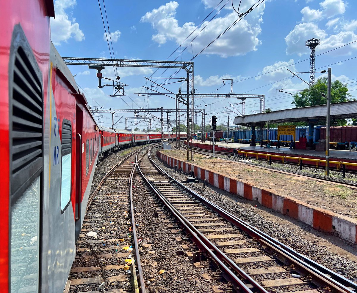 JatinBhhavsar's tweet image. #Curving Out of #ratlam #shotoniphone13promax #apple #missyousachin #tvcrajdhani #speed #irfca #railpostpicoftheday #instarailfans #instarailfanning #railfans #windowseatproject #trainspotting #indianrailways #bhartiyarail #memorable