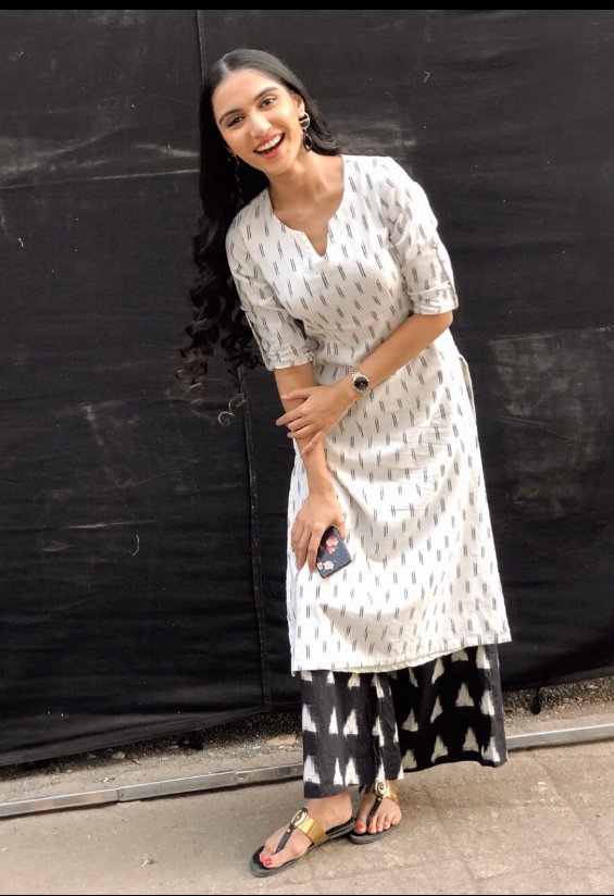 ShimonaSharma3's tweet photo. Call me #Smart before you call me hottie
#beutifulgirls #Stylish #WomanLifeFreedom #GIRLFRIEND #VIJAYHonorsStudents #AdipurushDisaster https://t.co/IAmyQPvOHP