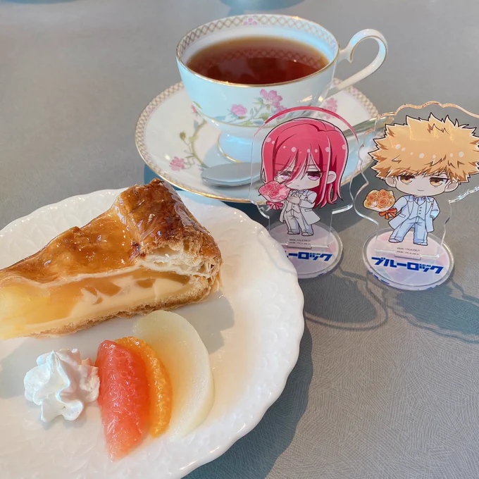 アクスタと撮るのやってみたかったから嬉しいここはイタリア山庭園のカフェ𓂃 𓈒𓏸 