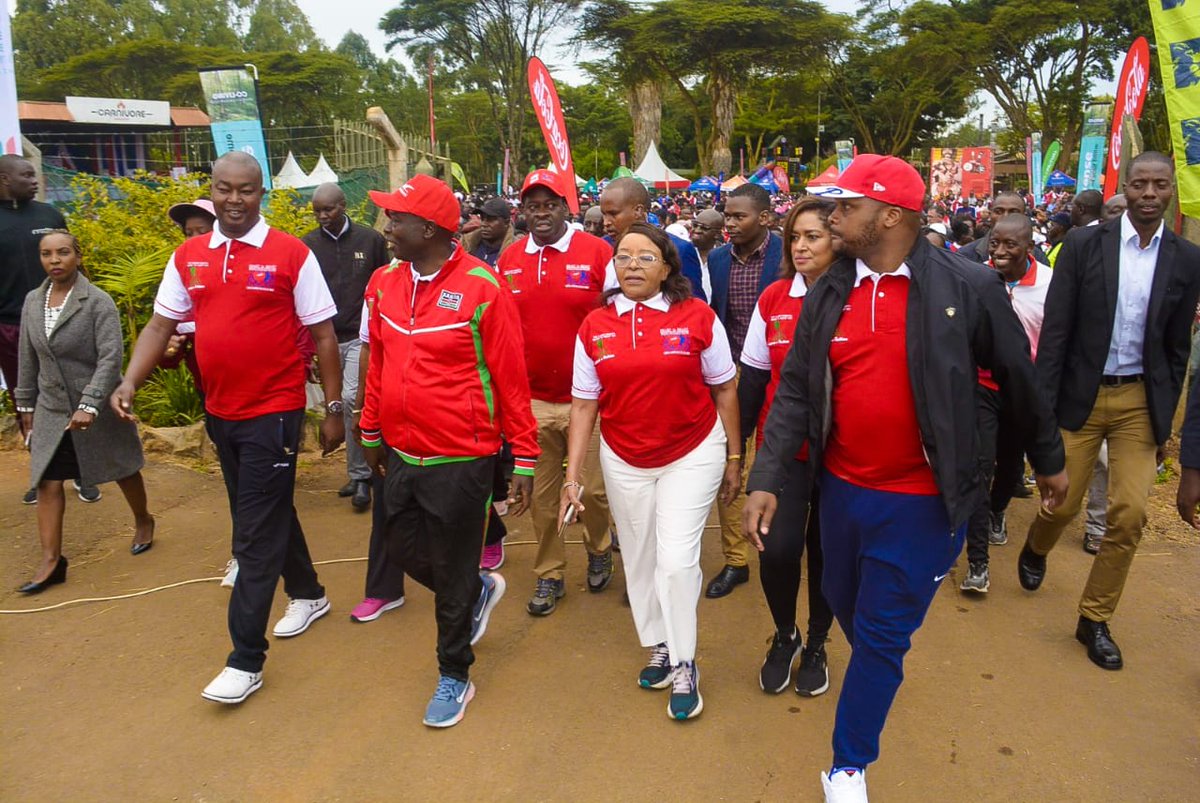 Today in Langata we hosted the Karen  Heart to Heart run. The Karen Hospital  hosts this noble even annually to raise funds to help in paying for heart surgeries mostly for children.  The event was graced by Deputy president Riggy G. 
#Langata1 
#UtuNaWatu 
#IpoSiku