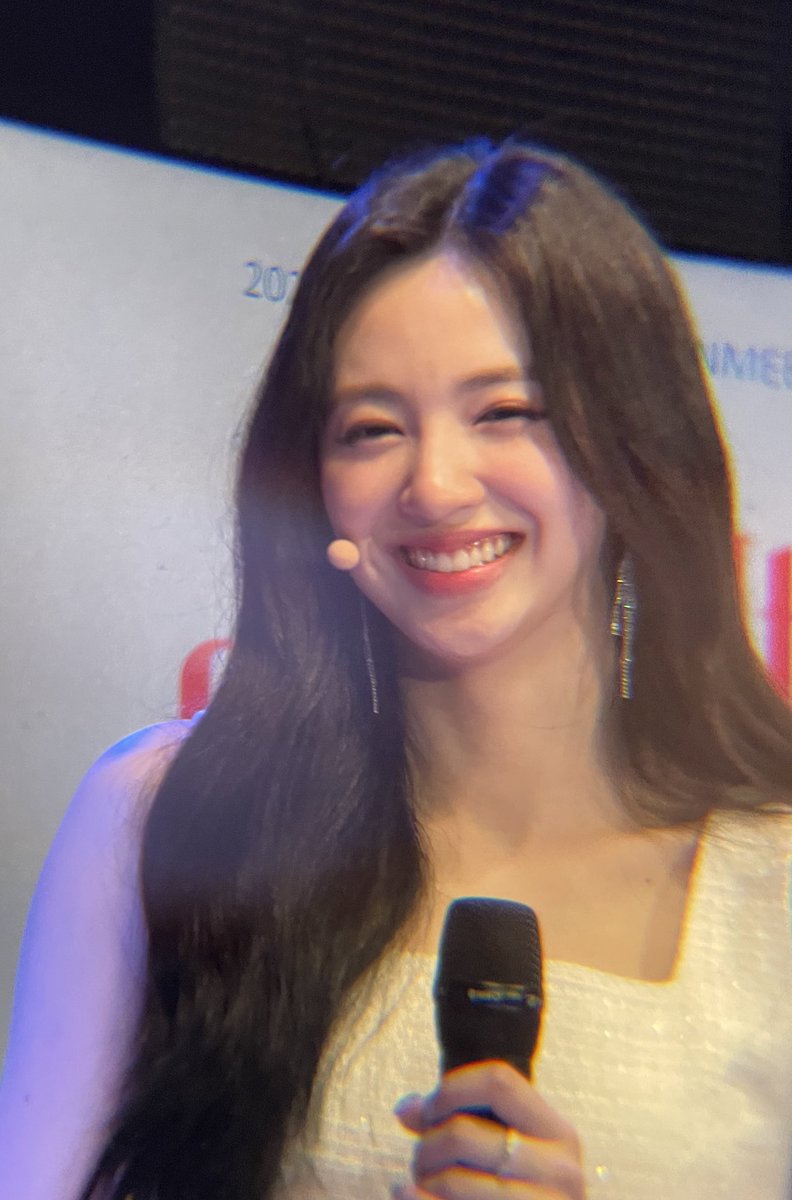 reminiconico's tweet image. 230617 팬미팅 

퀸덤

#지원 #cherrybullet  #CherryTime #이츠체리타임  #jiwon #체리블렛