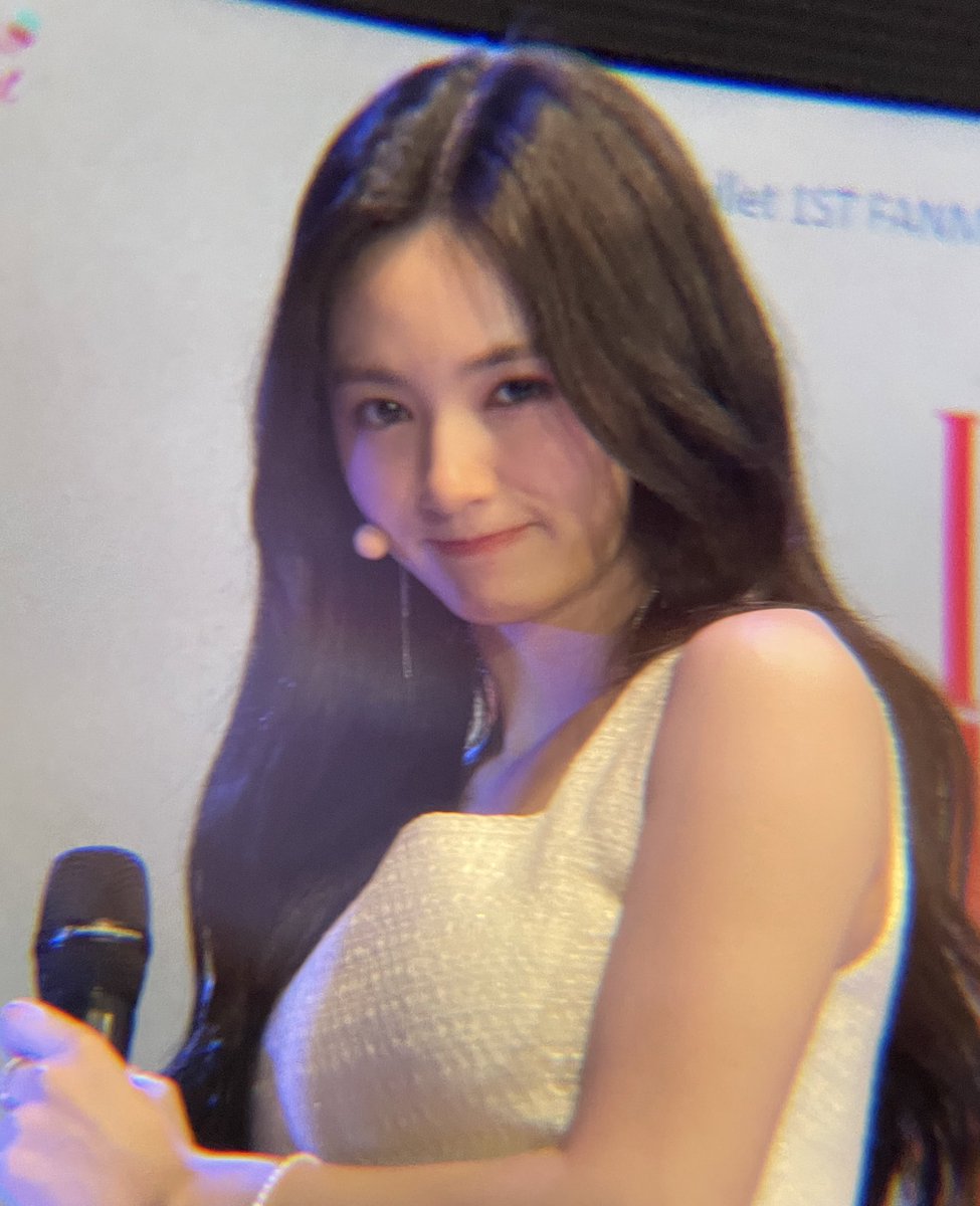 reminiconico's tweet image. 230617 팬미팅 

퀸덤

#지원 #cherrybullet  #CherryTime #이츠체리타임  #jiwon #체리블렛