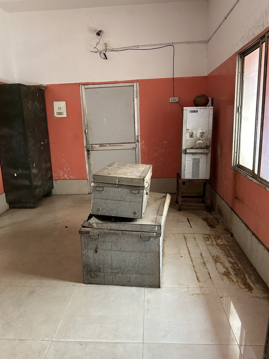 levyingkishan's tweet photo. @STAOdisha The state of CUTTACK RTO today. 0 Cleanliness, the CC camera seems to be in disconnected state. https://t.co/NKiNvxwaOm