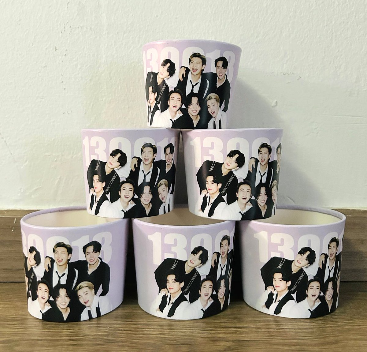 lightitupw_BTS's tweet photo. SUGA D-DAY FANSUPPORT 🇸🇬

In conjunction of BTS 10th Anniversary we’re giving away free cupholders. We have $6 fanpacks up for grab too! Cashless payment is greatly appreciated! 

📍 Singapore Indoor Stadium
📅 17 June, Saturday
⏰ TBC
#SUGA #AgustD #AgustD_Suga_Tour_in_Singapore https://t.co/CFOgB5Y3kX