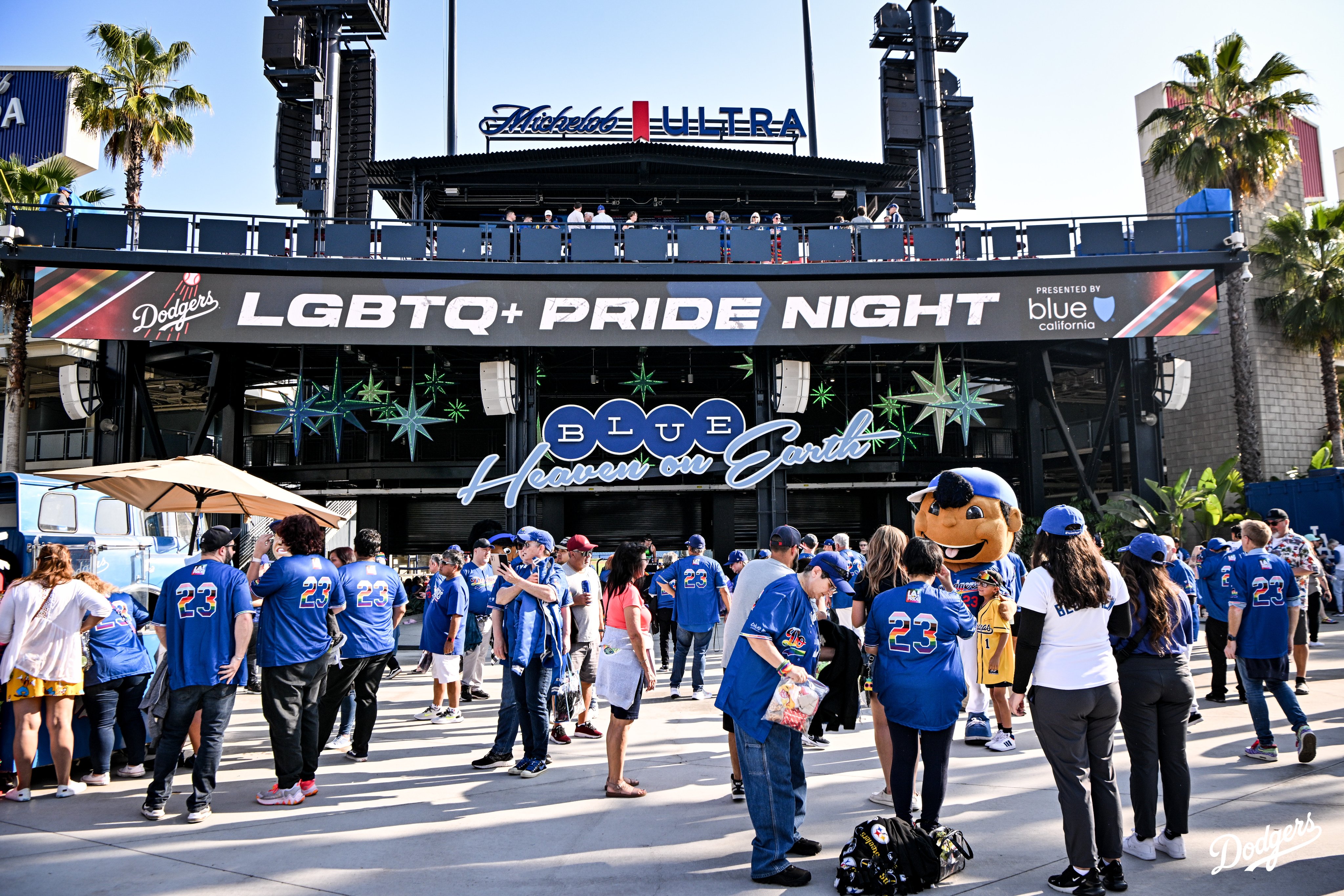 dodgers pride night empty stadium