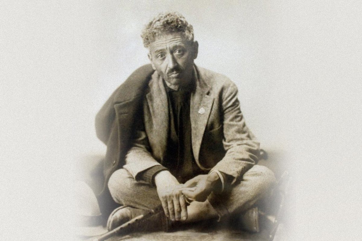 Ekmek herkese yetecekti aslında. Tarlaya karga dadandı, ambara fare, fırına hırsız, memlekete harami..

Neyzen Tevfik