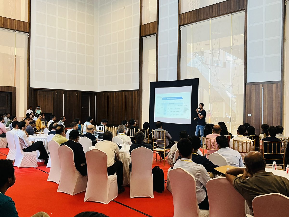 ChowdaryRuthvik's tweet photo. Power packed session by @maheshk_p at #sitKOL on @sapbtp https://t.co/aSYoq2KCs5
