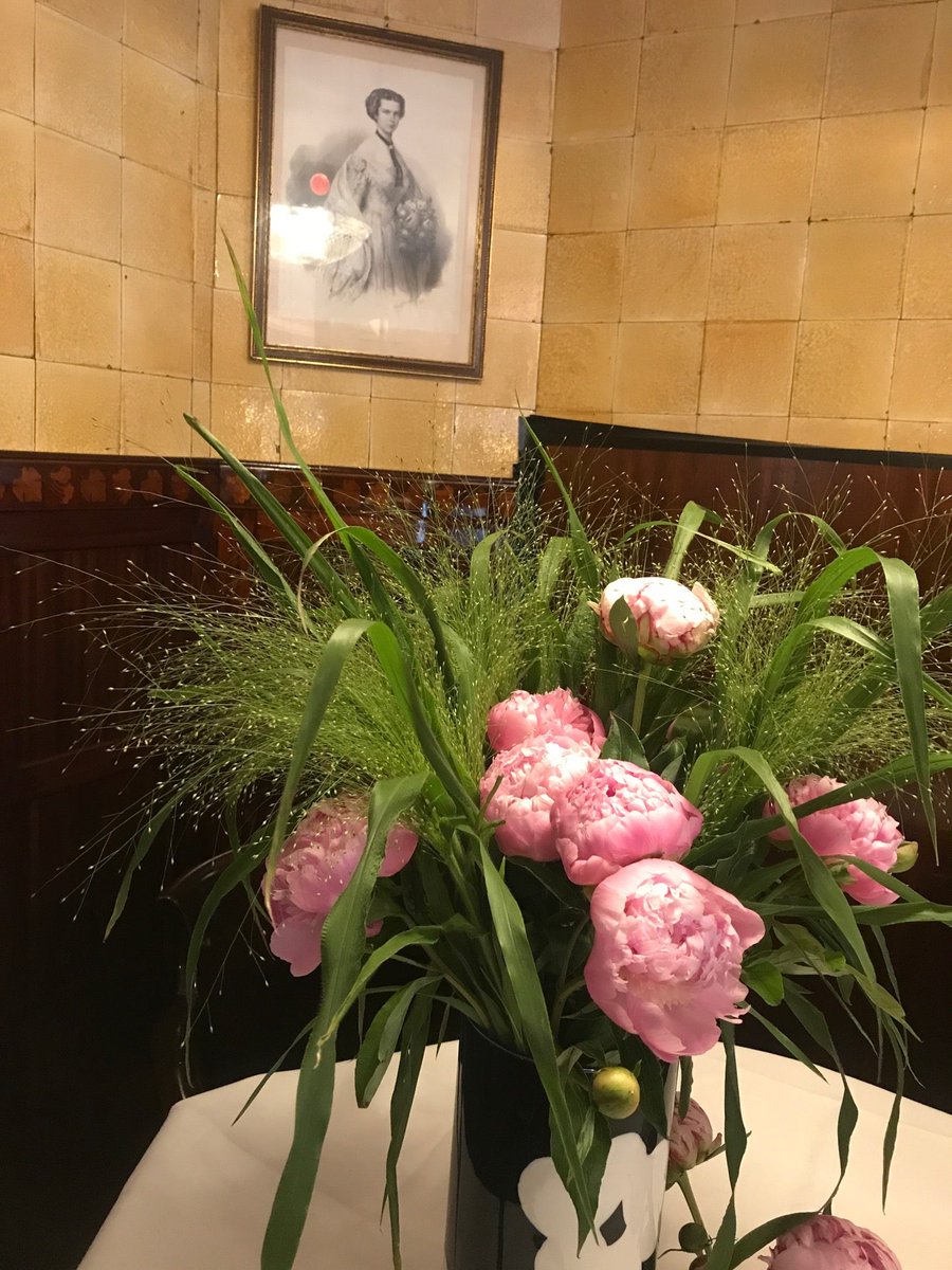 renatefischer's tweet photo. #Women #leanin and #FindYourShangriLa Cc @SherylSandberg #WEF bcc @bankimooncentre #Vienna (@ Zum Schwarzen Kameel in Wien) https://t.co/G0SViguNX7 https://t.co/SJ3t2fFBwm