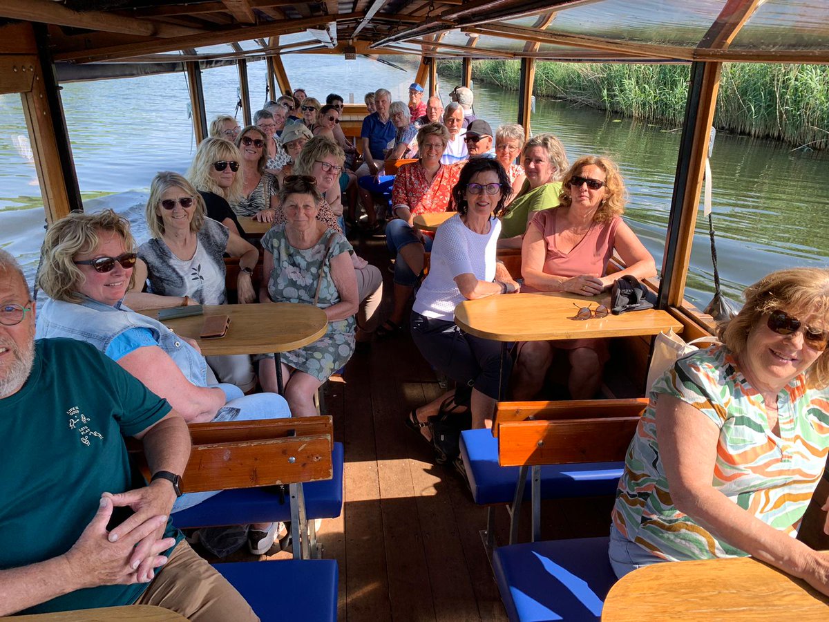 Vanmiddag een leuke bijeenkomst met alle vrijwilligers van het DRU-Inspiratiepunt-VVV en VVV Oude IJsselstreek.
Uitleg over de Iesselganger en een tochtje met de boot.
 Een tour onder leiding van Peter van Toor  over Huize Ulft.
Afsluiten met borrel en hapjes bij onze Laurence.