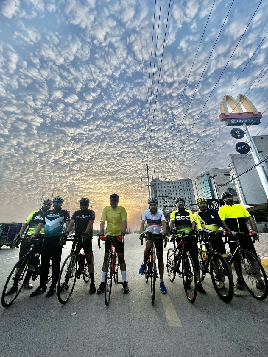 gulbergcycling's tweet photo. What an amazing #mangoexpress ride we had this morning with #teamgcc relatively cool weather and no winds! Thank you @Wasabipk for the mazaydaar breakfast! https://t.co/hu3x0pTY0j